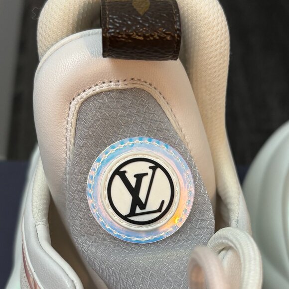 Louis Vuitton Arch Light Sneakers in Rose Clair - Picture 4 of 12
